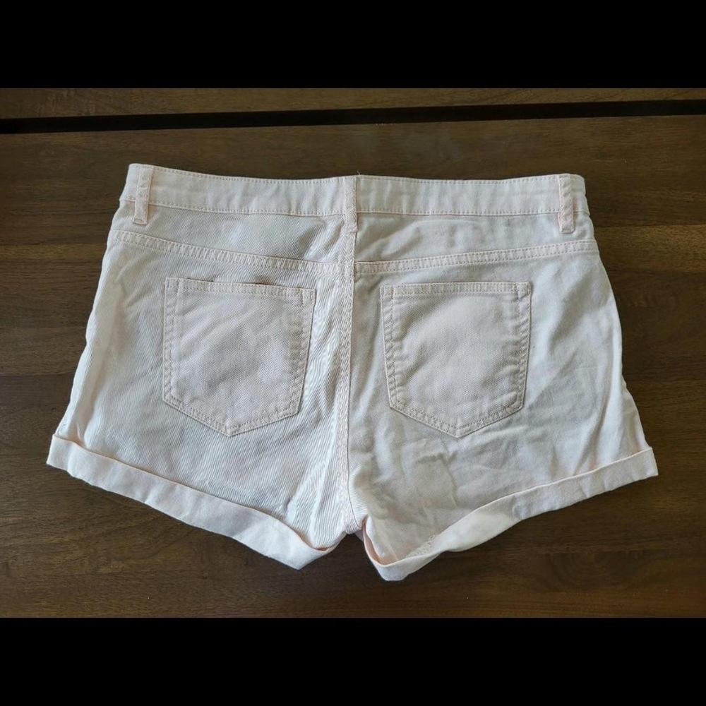 Pink shorts - Picture 2 of 4